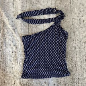 Cape Cliquie tie neck crop